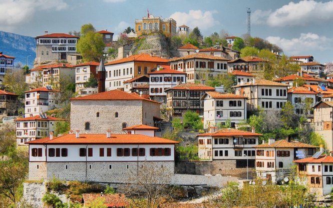 Batı Karadeniz Abant Safranbolu Amasra Turu (1 Gece Konaklamalı)